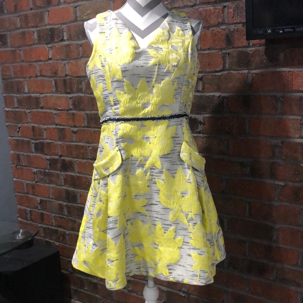 Women’s Donna Rocco yellow & navy dress. Size 10.